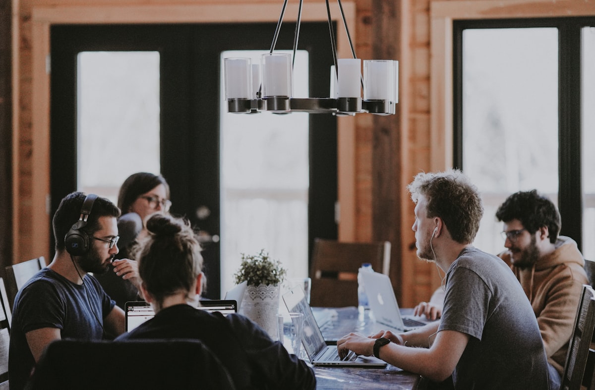 Logiciel tout-en-un pour PME : ce que Sellsy, Axonaut, Tiime, Evoliz et Qonto ne couvrent pas